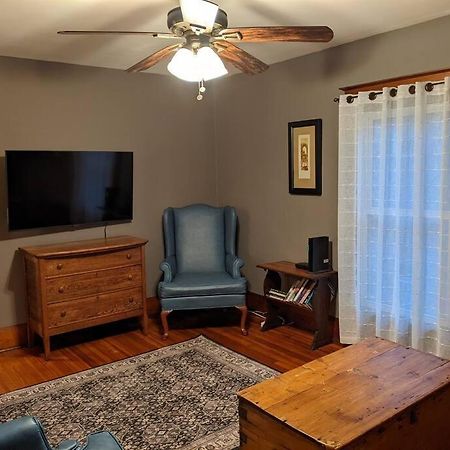 Large Bakery Apartment - Central Downtown Location Fredonia Exterior photo