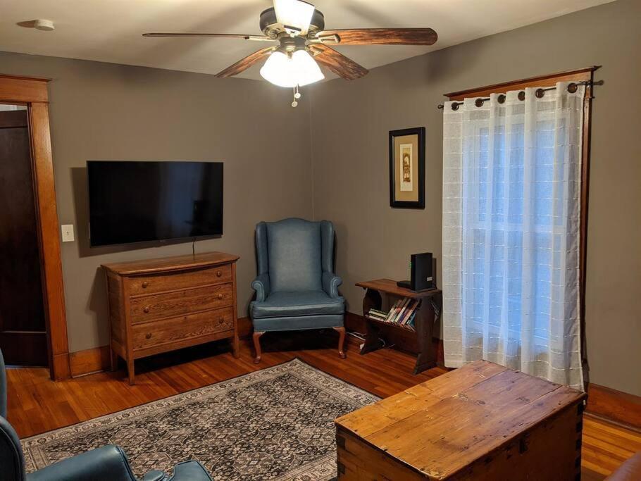 Large Bakery Apartment - Central Downtown Location Fredonia Exterior photo