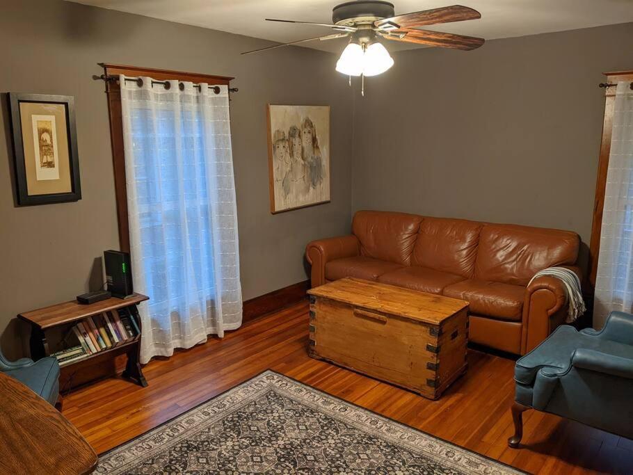 Large Bakery Apartment - Central Downtown Location Fredonia Exterior photo
