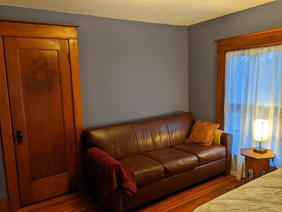 Large Bakery Apartment - Central Downtown Location Fredonia Exterior photo